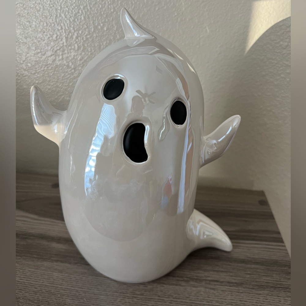 Iridescent ghost